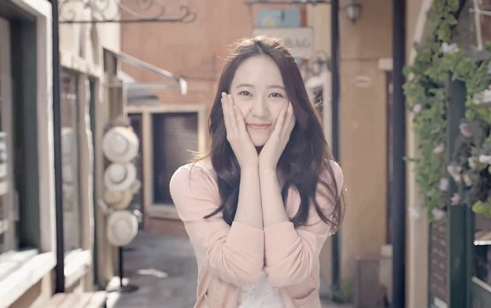 吴奇隆刘诗诗情侣装现身机场狂撒狗粮，宋茜就不能好好穿衣吗？