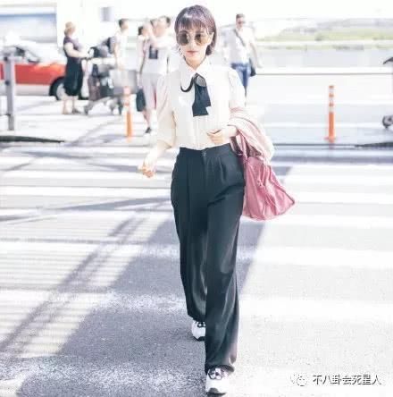 女星早秋机场秀，蒋欣依旧雄壮，张馨予幸福肥，吴昕身材比例太虐