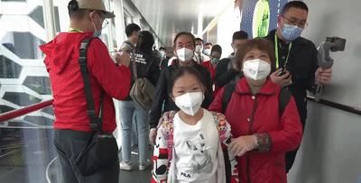  『列车抵达广州南站』今天，数千人从武汉返回广深，这些装备亮了！