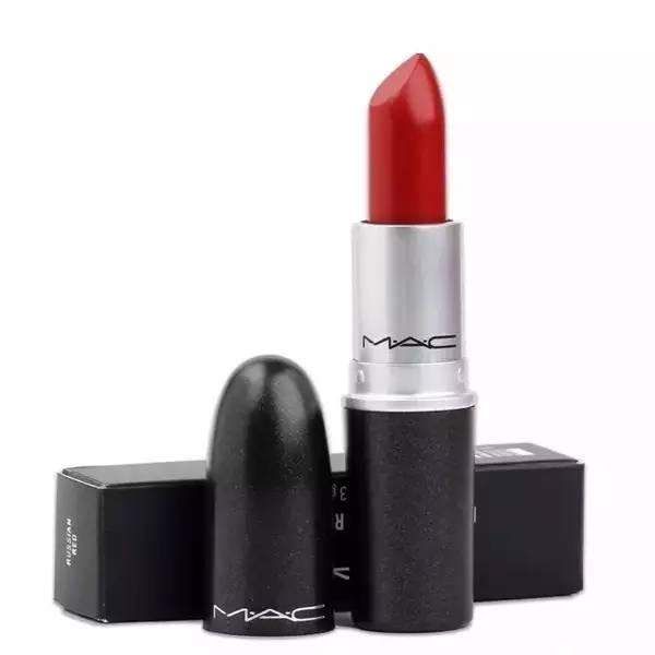 砖红色，吃土色已经OUT了!水红色口红颜色才是今年秋天的流行色