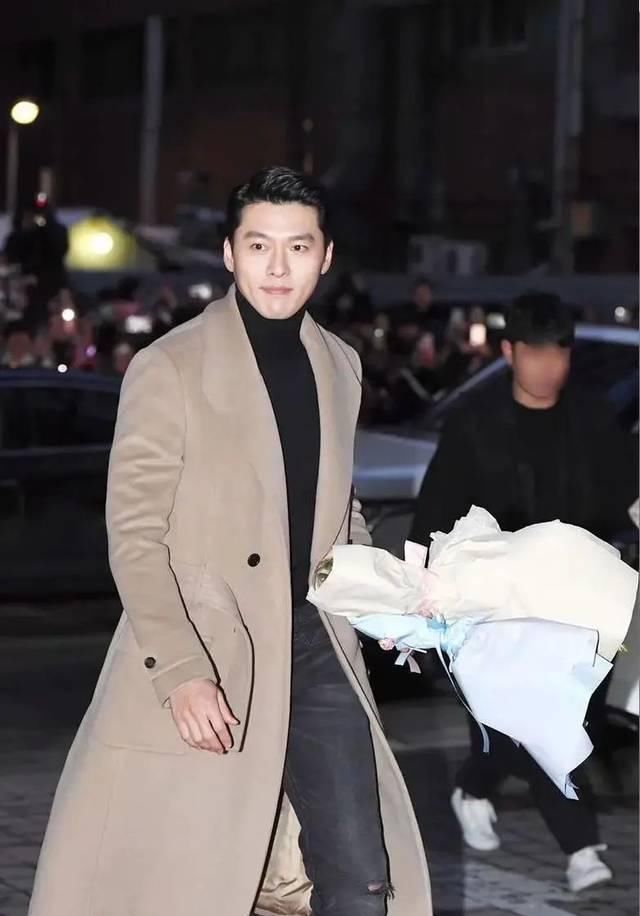  「白色娃娃」今年的自信就指着领子了！