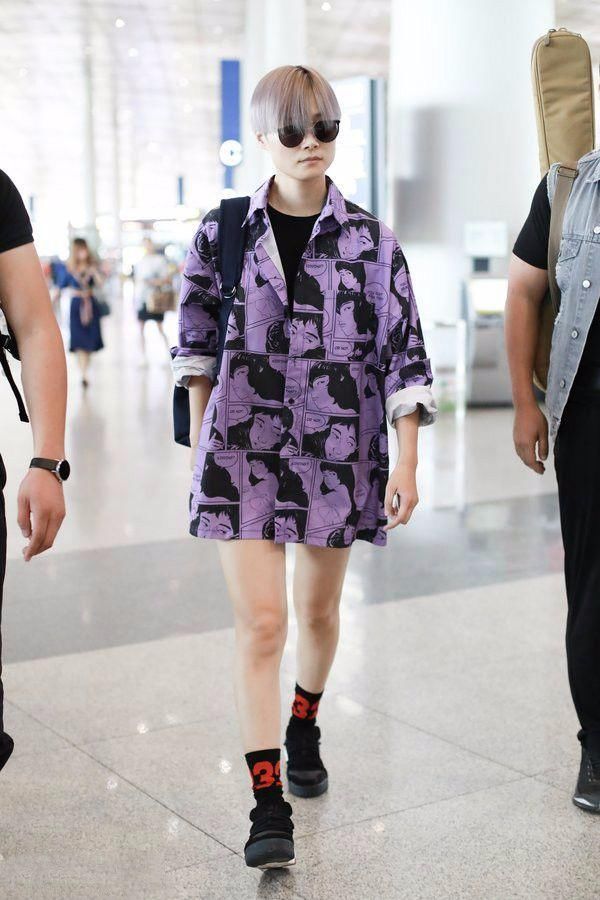 这是李宇春吗？苍白发色，越来越男人了！