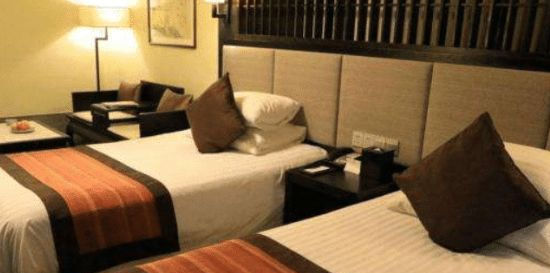 入住酒店时，酒店为什么要在床尾放一块布，你明白了吗？