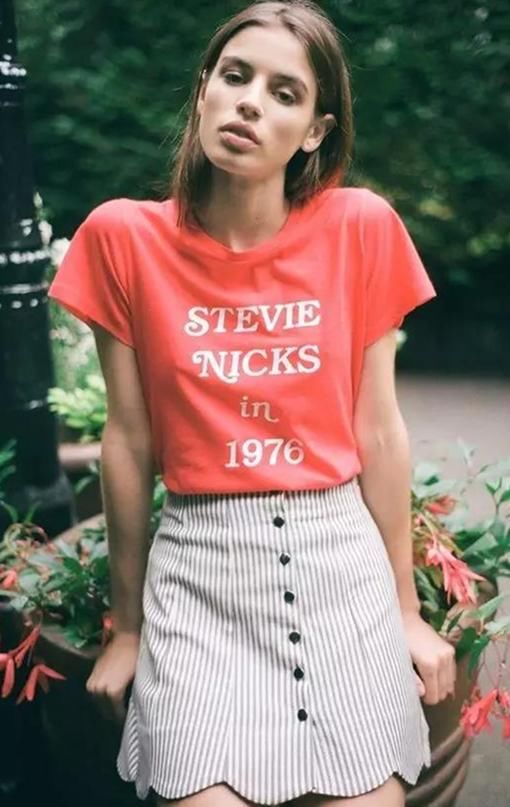 身高不够衣品来凑,T恤搭配A字裙,小个子也能穿出高挑身材!