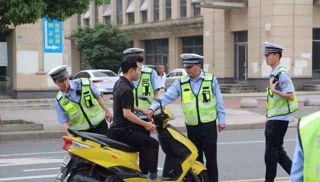  [限电]“禁摩限电”再次引发争议！车主反问交警：为什么不禁止