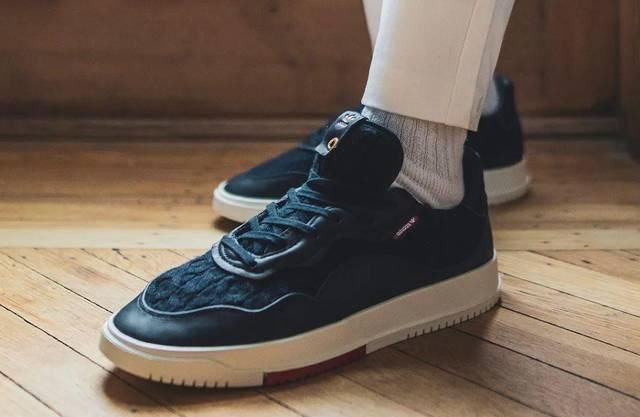  『五位数』曾经炒到五位数的银河配色又来了，这次是 Air Max 90！