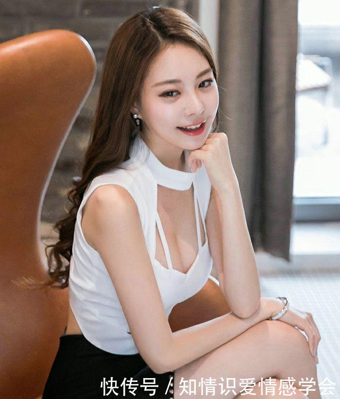 简约时尚包臀裙散发美丽迷人气质,秀出美女性感好身姿