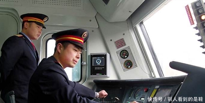 火车连续开20几个小时，难道司机不用休息吗？看完终于明白了！