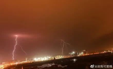  「还好」昨夜娄底、长沙等地暴雨,9级大风,电闪雷鸣!你睡得还好吗?