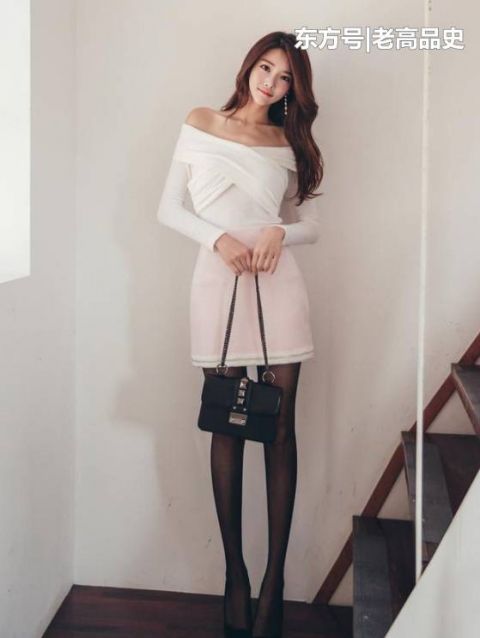  美女|女神穿搭：身材高挑的紧身裙美女，气质出众，尽显女人潇洒魅力！