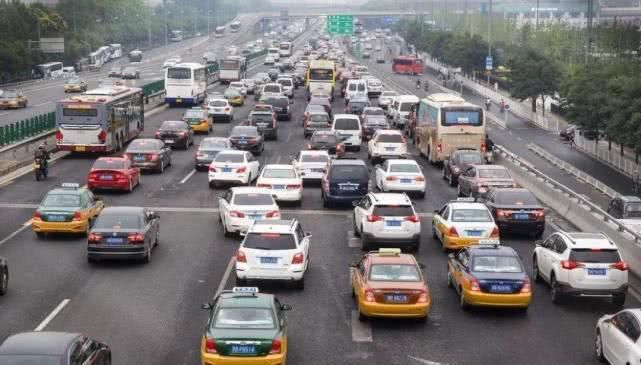 还不认识“锯齿车道”? 别说自己会开车, 有多少分都不够扣