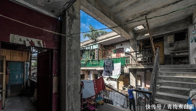 内地这座破旧老楼房，与香港北角很相似，瞬间成了网红景点