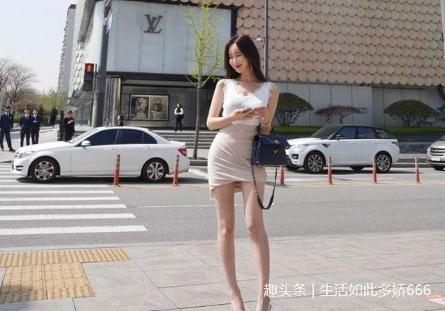 穿打底裤的美女，小姐姐大秀大长腿，居然让人过目不忘！