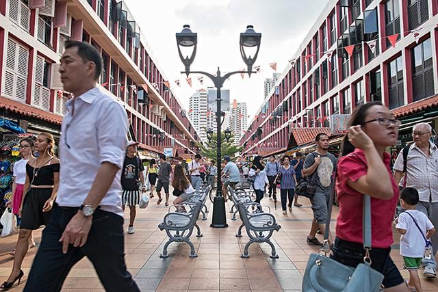 印度大妈来中国旅游被震撼：这里女性地位很高，要让女儿嫁过来！