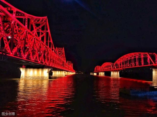 朝鲜人游鸭绿江，冲中国游客打招呼，面对丹东高楼大厦羡慕不已