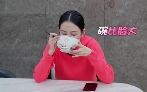娱乐圈■王鸥自己做早饭吃,有谁注意她碗里吃的饭?打脸半个娱乐圈