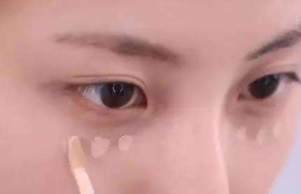 刚涂完BB霜脸很白,不到下午就暗沉?多数人忽视了原因出在“这