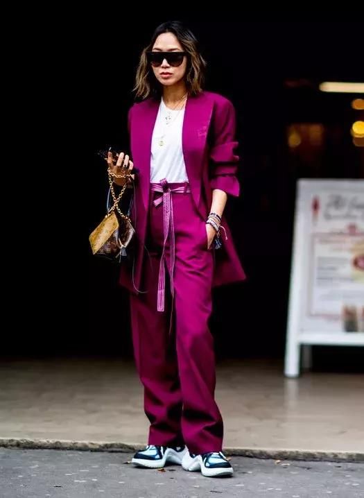 一夜间，这么丑的鞋刷爆时尚圈！