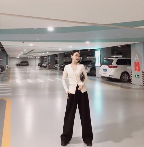 『特别』2020年流行的西装阔腿裤,“这样穿”显瘦又百搭,秒变腿精女孩!