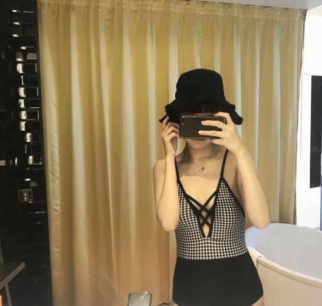 选对泳装，秒变肤白貌美大长腿