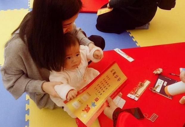  宝宝■奶奶安排“抓周”，宝宝随手抓起的小东西，让奶奶笑容逐渐凝固