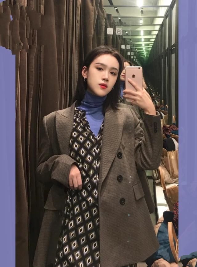  春夏：春夏撞色穿搭好心机，让你成为人群中最亮眼的崽，还不快来学