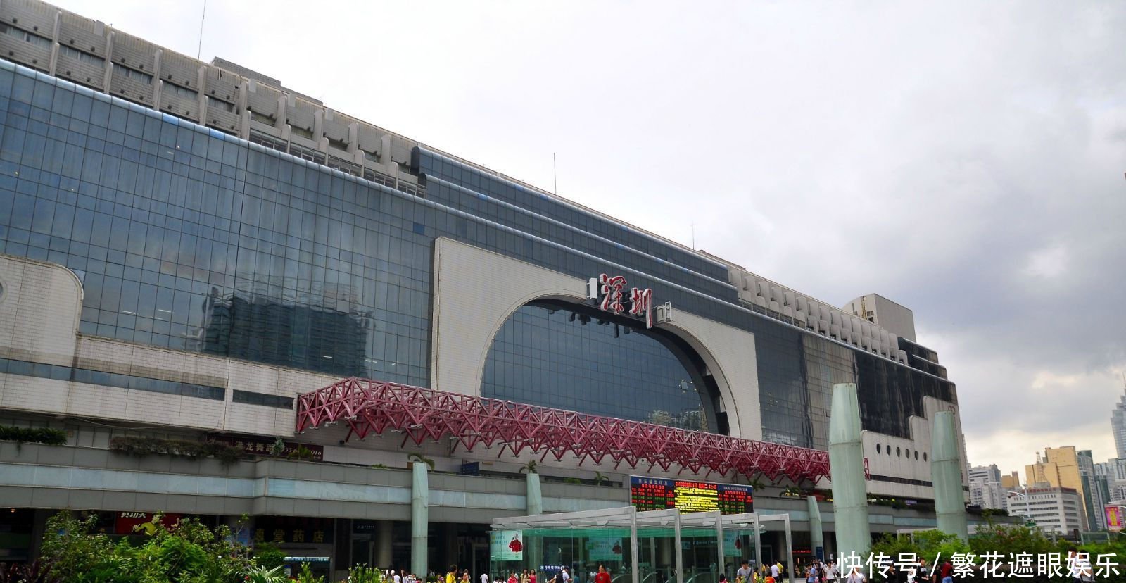  拥有■西南地区最大的火车站不再是成都，而是拥有29个站台面的