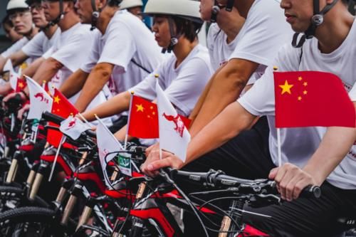 凤凰国潮当道,和不同品牌玩跨界“潮”翻天