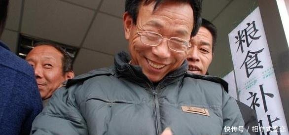 农村这两个补贴已经到了，没有领取的，去找村委会