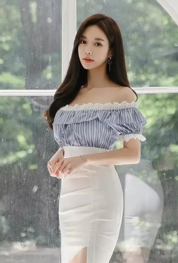 美女■包臀裙美女慵懒不乏女人味,给人眼前一亮的感觉