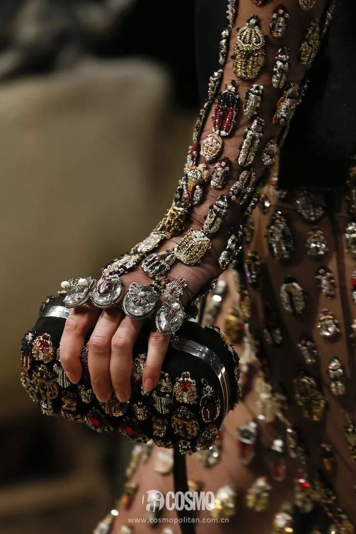 买那么多包,都不如买一只有“安全门”的包!