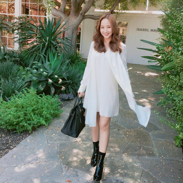 每个男人心中都有个金秘书