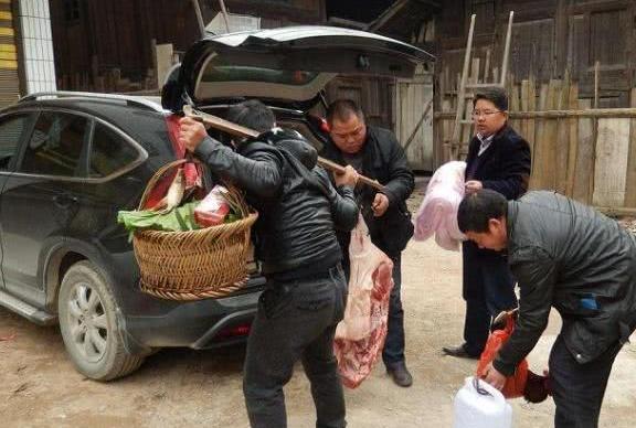 农村再现一“怪象”，有车与没车之间的差距大，网友：都是大实话