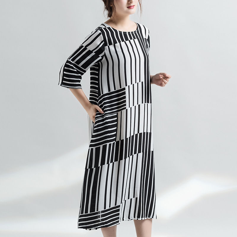 50岁的婆婆，真会打扮!都穿连衣裙和小衫，搭配高跟鞋，太美嫩