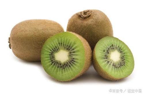 52岁大妈皮肤像20岁,睡前含维生素C丰富的食物,皮肤水嫩