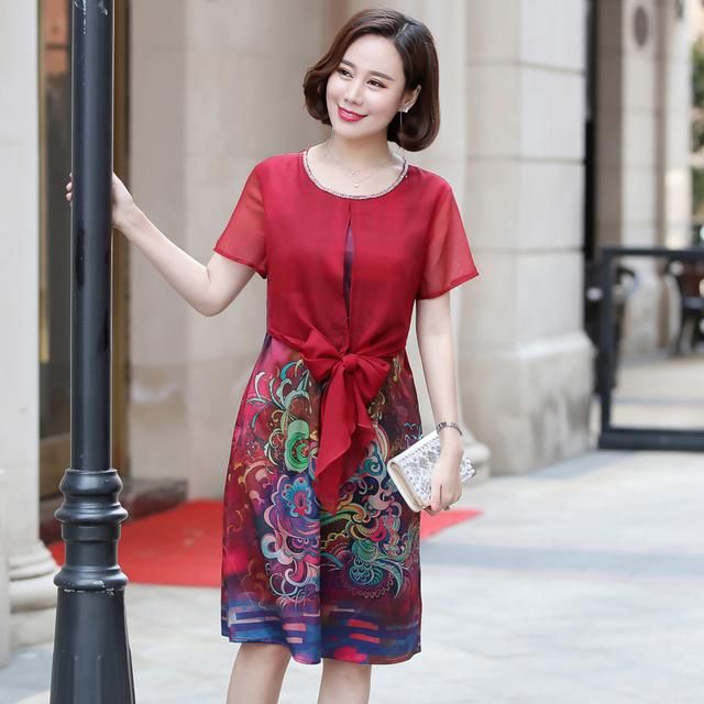 三里屯流行“包臀裙”，前凸后翘真迷人！好身材男人看了挪不开眼