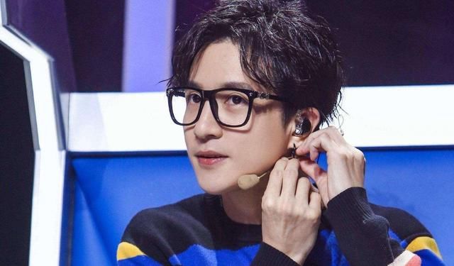 薛之谦当爸，发文宣布以后再不写情歌，网友：这是要靠孩子洗白？