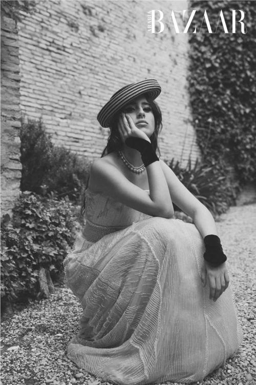 不走秀就回去继承家业？沙特史上第一位走上高定秀场的模特就是她