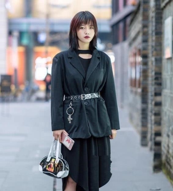【 天使】美搭时尚热裤，更显女人魅力！，街拍美女：有着天使笑容的小姐姐