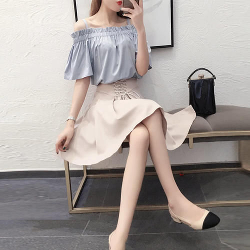 现在小姑娘真敢穿,逛街只穿个隐形“一字裙”,满满都是回头率