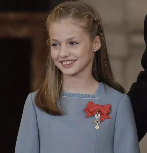 穿出优雅夏日风，我听这位西班牙王后的