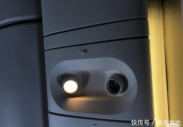 泰国航空波音777公务舱之旅，过道宽得离谱，十几年飞机保养不错