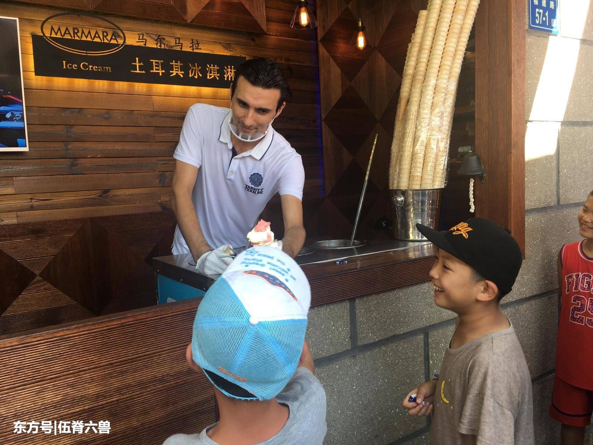 又1网红现出原形!关掉滤镜秒变大妈，直播辟谣整容弄巧成拙!