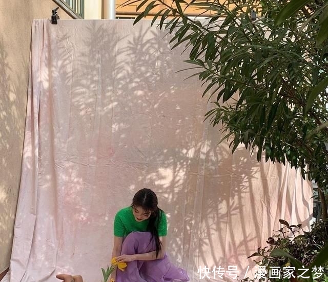  「橙粉」米兰看GUCCI秋冬秋蜜瓜橙粉裙，IU乖乖女终于出门了
