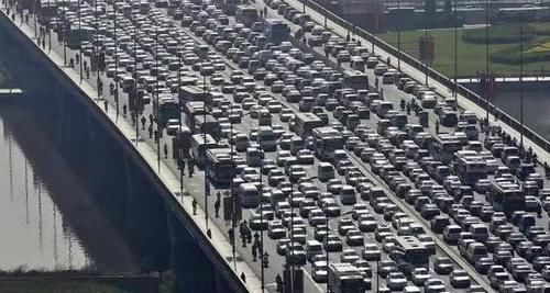  竟是|中国最“堵”的城市，不是北京和上海，竟是这里