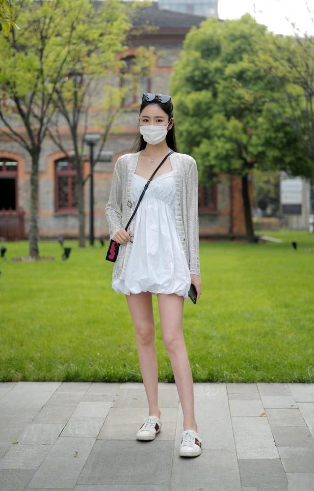  穿搭■谁说“仙女”一定要穿粉红色，基础黑白灰也能穿出精彩，穿出品味