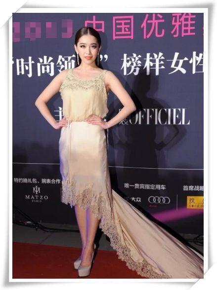 阚清子穿上蕾丝裙后，感觉像是换了一个人，网友：蕾丝看着好廉价