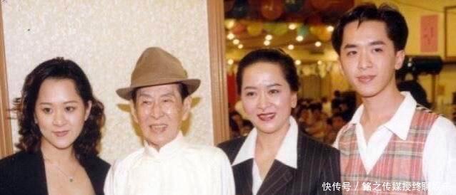  #恋爱#53岁邓兆尊宣布与第三任女友分手 新欢强势补位继续与3女同时恋爱