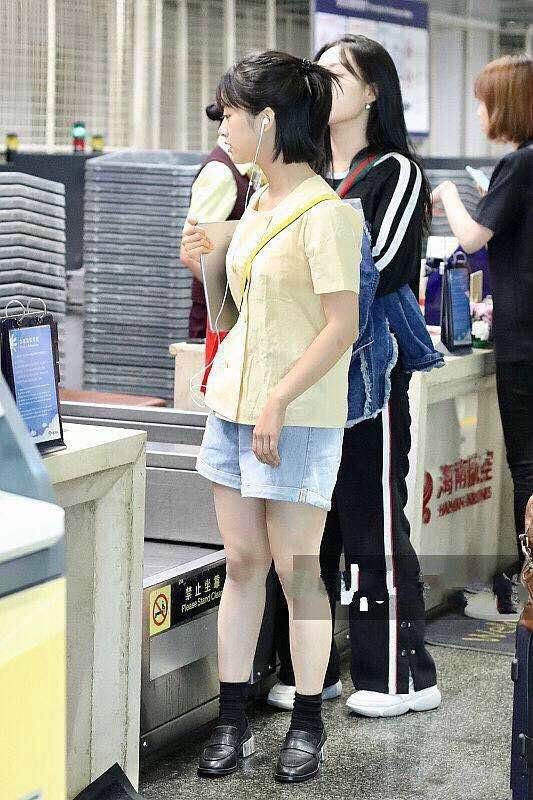 沈月瘦下来了！小腿瘦的像筷子，看到无修图的时候我被“打脸”了