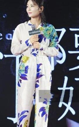 许晴穿连体裤，刘涛穿连体裤，原来已生育和未生育的区别这么大！